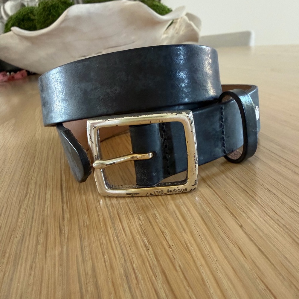 Rag & Bone Boyfriend Belt. Distressed on purpose by Rag & Bone. Medium